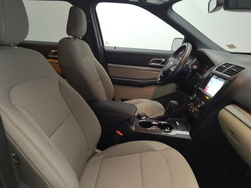 Used 2018 Ford Explorer XLT w/ Equipment Group 201A image 21