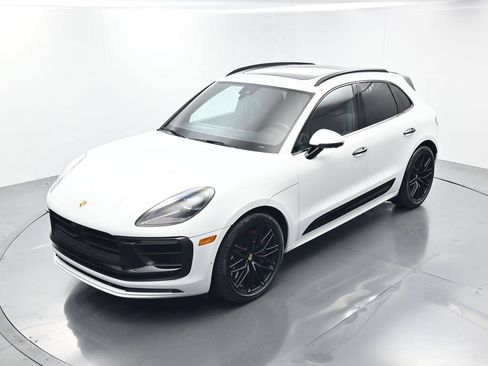 Certified 2025 Porsche Macan GTS AWD/4WD image 32
