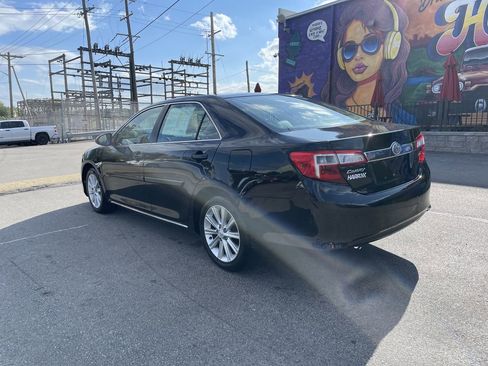 Used 2012 Toyota Camry XLE w/ Convenience Pkg FWD image 3