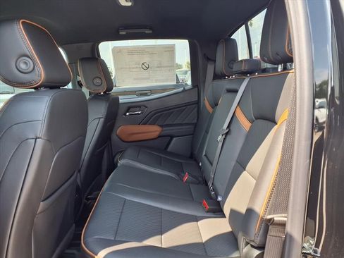 New 2026 GMC Canyon AT4 w/ AT4 Premium Package AWD/4WD image 13
