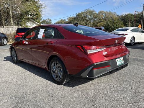 Used 2024 Hyundai Elantra SEL FWD image 3