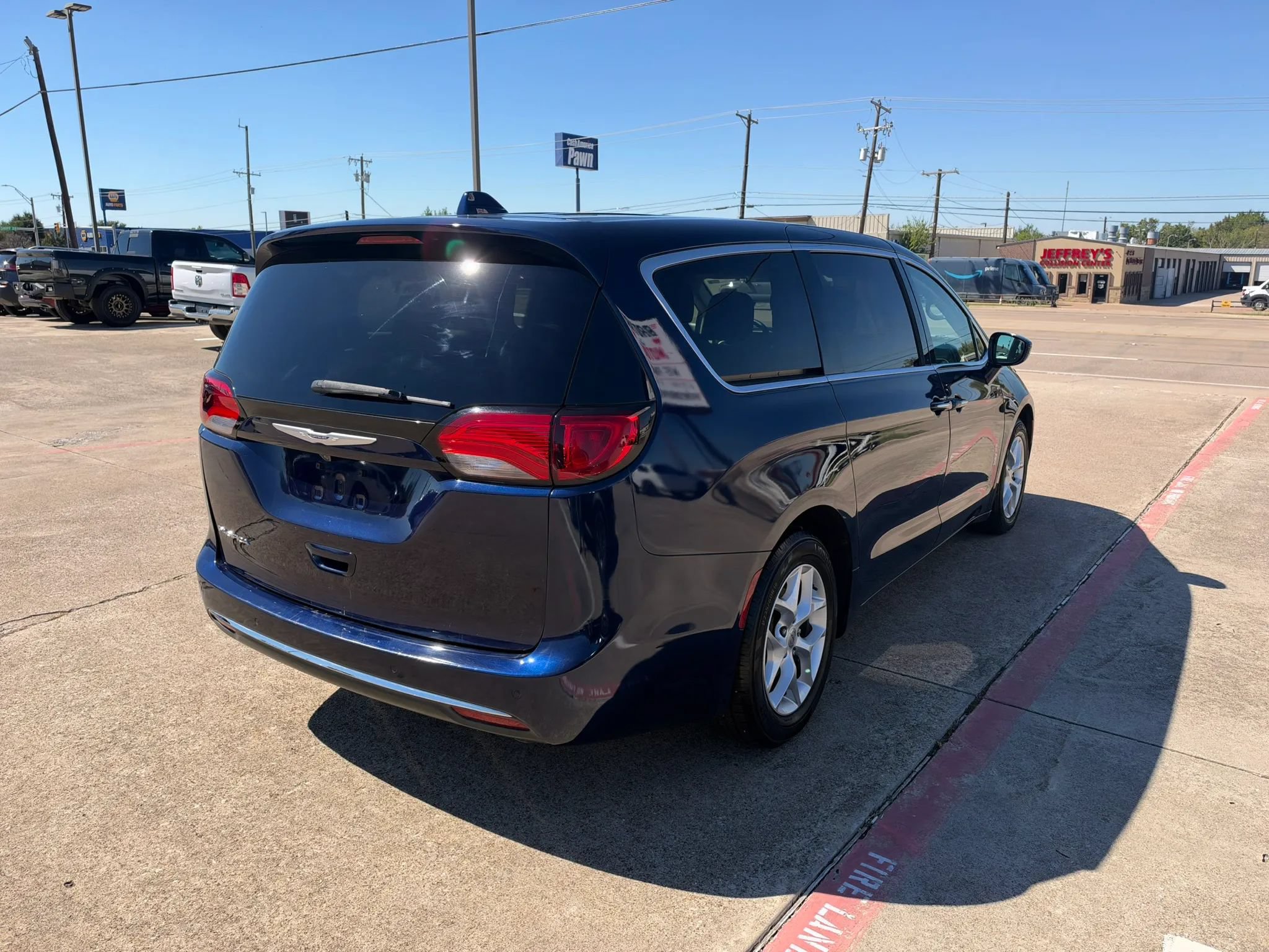 Used 2019 Chrysler Pacifica Touring Plus w/ Tire & Wheel Group FWD image 5