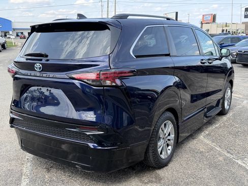 Used 2022 Toyota Sienna LE AWD/4WD image 5