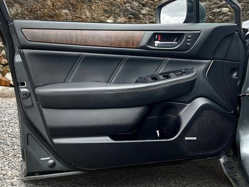 Used 2018 Subaru Outback 2.5i Limited image 18