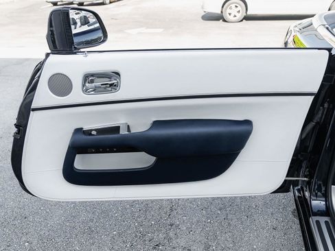 Used 2018 Rolls-Royce Dawn image 35