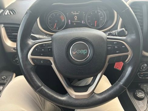 Used 2018 Jeep Cherokee Latitude AWD/4WD image 10