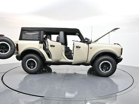New 2025 Ford Bronco Badlands AWD/4WD image 36