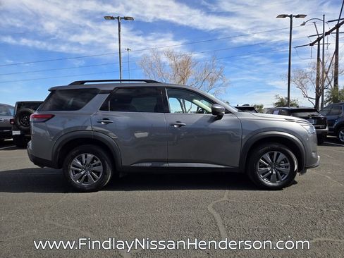 Used 2024 Nissan Pathfinder SV image 7