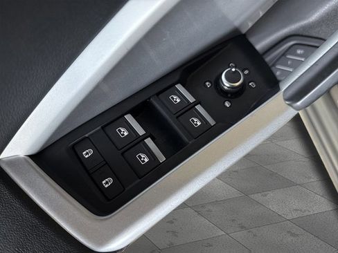 Used 2023 Audi Q3 2.0T Premium w/ Convenience Package image 24