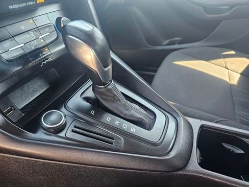 Used 2015 Ford Focus SE w/ SE Sport Package image 23