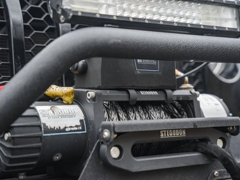 Used 2022 Jeep Gladiator Willys image 13