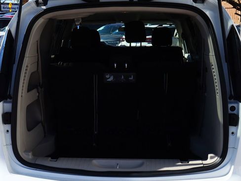Used 2020 Chrysler Voyager L image 25