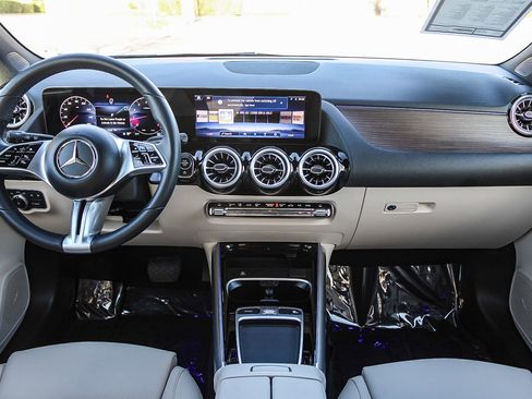 Certified 2024 Mercedes-Benz GLA 250 4MATIC image 12