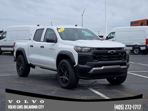 Used 2024 Chevrolet Colorado Trail Boss w/ Technology Package AWD/4WD image 2