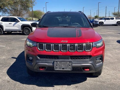 Used 2025 Jeep Compass Trailhawk image 2