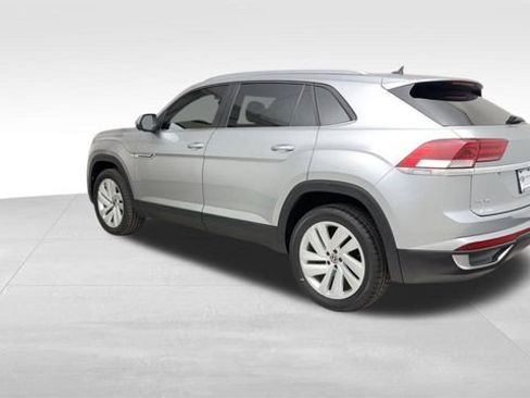 Used 2021 Volkswagen Atlas Cross Sport SE image 4