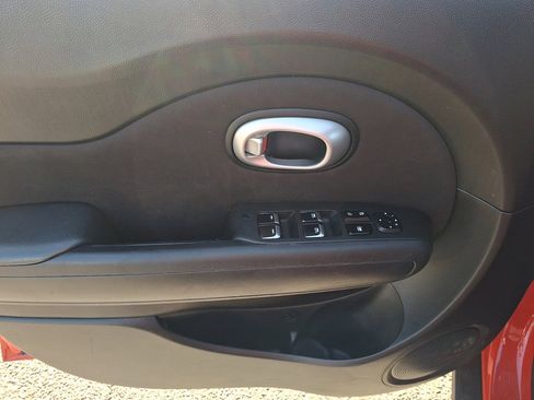 Used 2017 Kia Soul + FWD image 22
