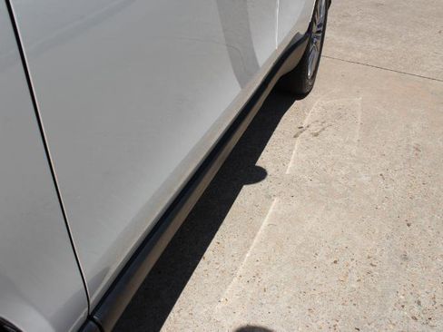 Used 2021 Toyota Venza XLE w/ Softex Package image 25