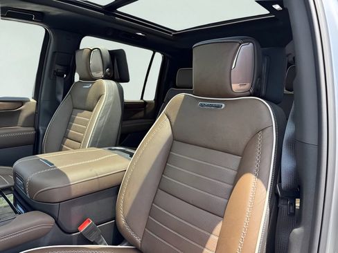 New 2026 GMC Yukon XL Denali Ultimate w/ LPO, Floor Liner Package AWD/4WD image 9
