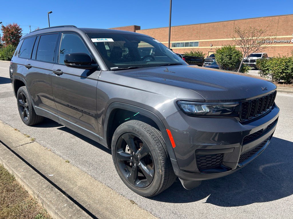 Used 2023 Jeep Grand Cherokee L Altitude AWD/4WD image 2