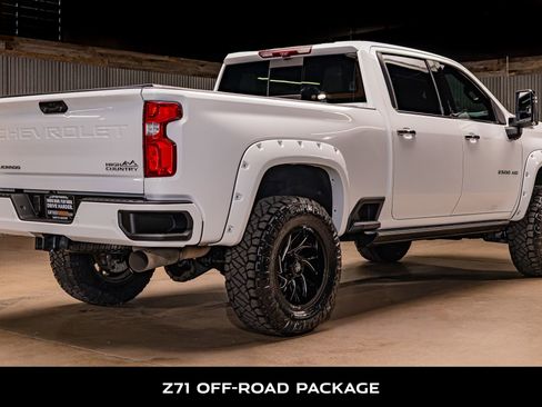 Used 2022 Chevrolet Silverado 2500 High Country w/ Z71 Off-Road Package image 9
