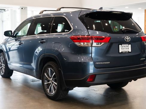 Used 2018 Toyota Highlander XLE AWD/4WD image 6