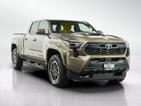 Used 2025 Toyota Tacoma TRD Sport AWD/4WD image 7