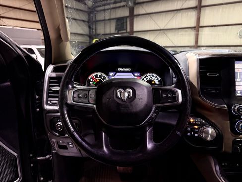 Used 2019 RAM 1500 Laramie AWD/4WD image 30