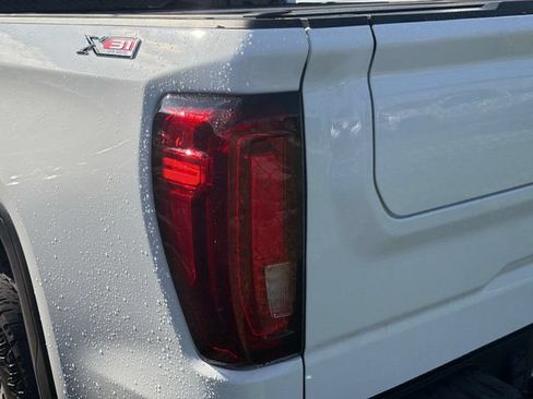 Used 2022 GMC Sierra 1500 SLT w/ SLT Convenience Package AWD/4WD image 9