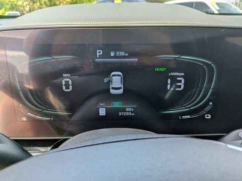 Certified 2024 Kia Niro EX FWD image 34