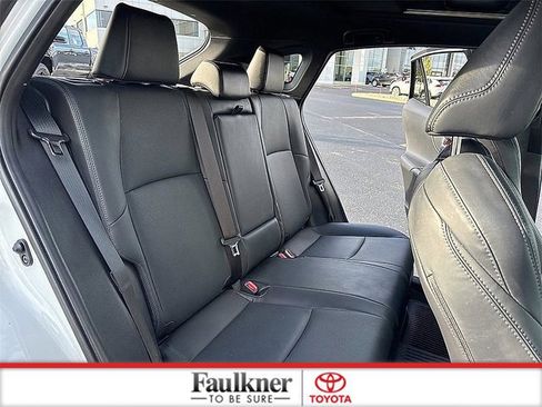 Used 2023 Toyota Venza Limited image 15