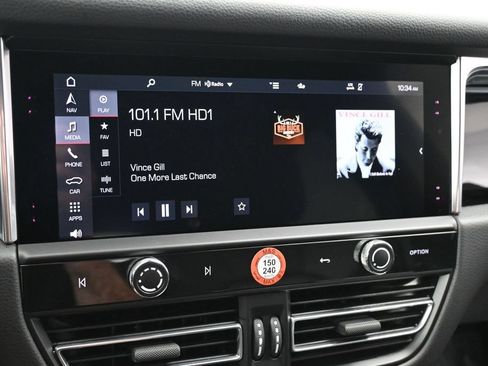 Certified 2025 Porsche Macan AWD/4WD image 16