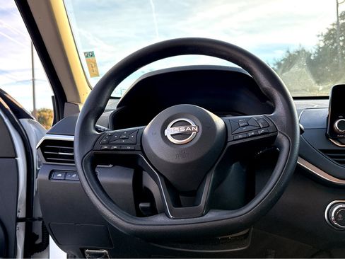 Used 2024 Nissan Altima 2.5 S image 14