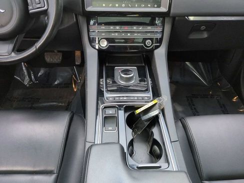 Used 2020 Jaguar F-PACE Premium AWD/4WD image 21