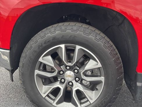 Used 2023 Chevrolet Silverado 1500 LT AWD/4WD image 10