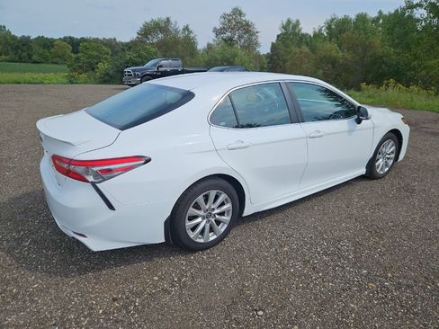 Used 2018 Toyota Camry LE FWD image 6