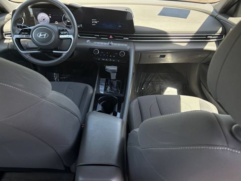 Used 2025 Hyundai Elantra SEL FWD image 28