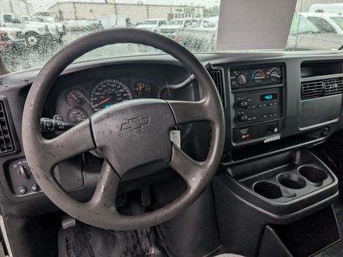 Used 2004 Chevrolet Express 2500 RWD image 13