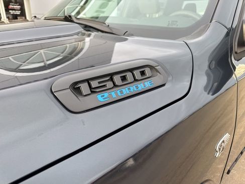 New 2026 RAM 1500 4x4 Crew Cab image 4