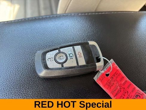 Used 2018 Ford Fusion SE image 48