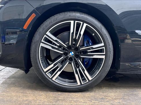 Used 2023 BMW i7 xDrive60 AWD/4WD image 12