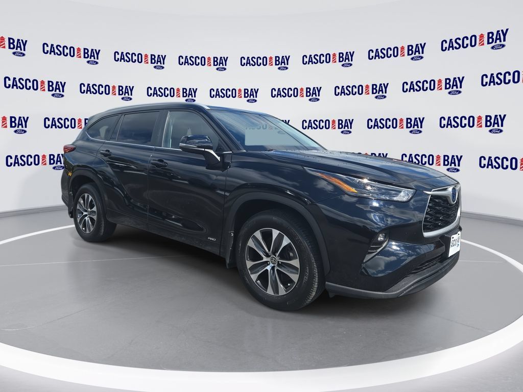 Used 2023 Toyota Highlander XLE AWD/4WD image 1