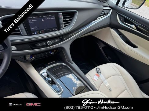 Used 2023 Buick Enclave Essence image 33