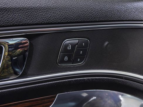 Used 2019 Ford Explorer Limited w/ Ford Safe & Smart Package image 31