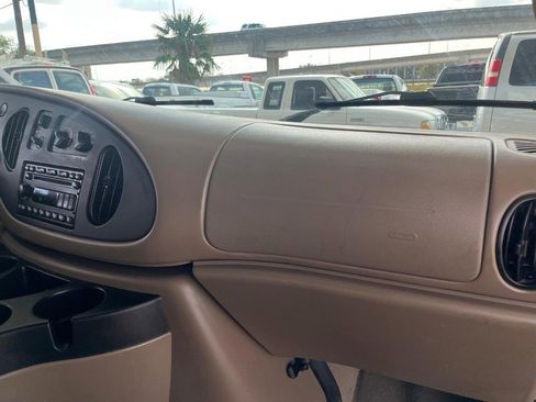 Used 2008 Ford E-350 and Econoline 350 XLT image 10