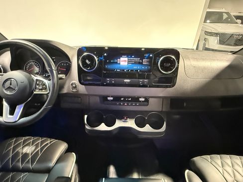 Used 2024 Mercedes-Benz Sprinter 2500 image 23