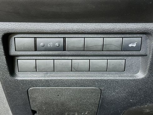 Used 2024 Mitsubishi Outlander SE image 17