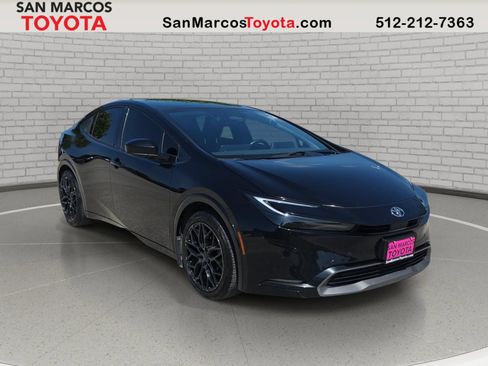 Used 2024 Toyota Prius XLE FWD image 3