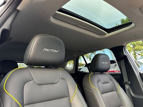 Used 2024 Chevrolet Trax ACTIV w/ Sunroof Package image 17