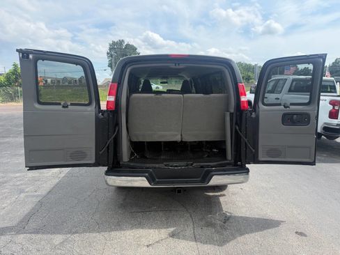 Used 2018 Chevrolet Express 3500 LT w/ LT Preferred Equipment Group RWD image 8